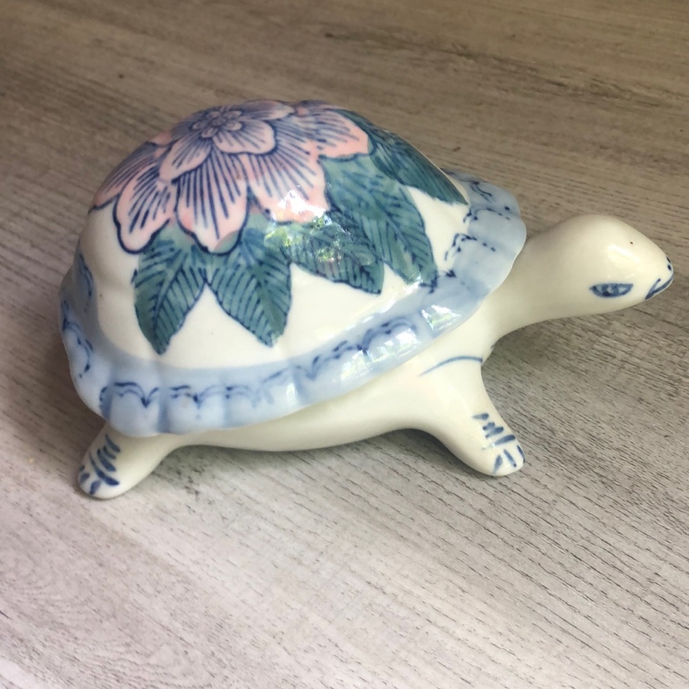 Vintage Tortoise Chinese Porcelain Trinket Pot Dish Figurine